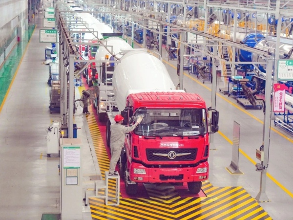 《洛阳日报》：中集jdb电子游戏全力赶订单，，，，，，，，年尾生产忙