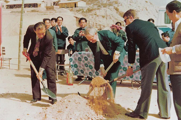 刷新开放见证中集集团40年生长历程，，，，，，，同运气，，，，，，，共生长