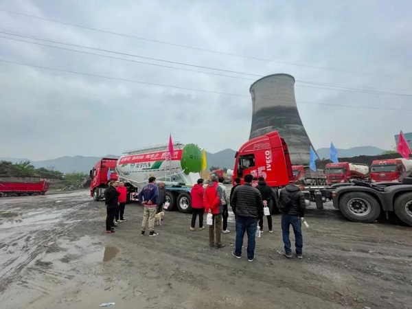 天下巡展丨jdb电子游戏2021款粉罐车惊艳亮相，，，，时势火爆……