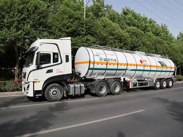 再掀发车热潮，，，，，130台jdb电子游戏液罐车批量发往宁夏