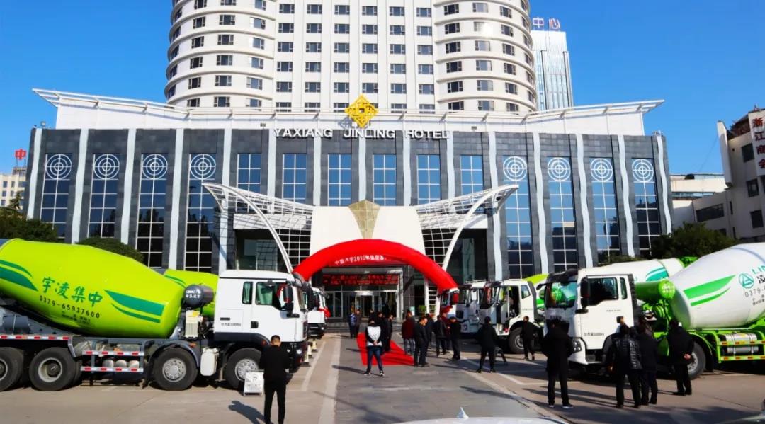 洛阳客户答谢会人气爆棚，，，，，规则版搅拌车现场吸睛