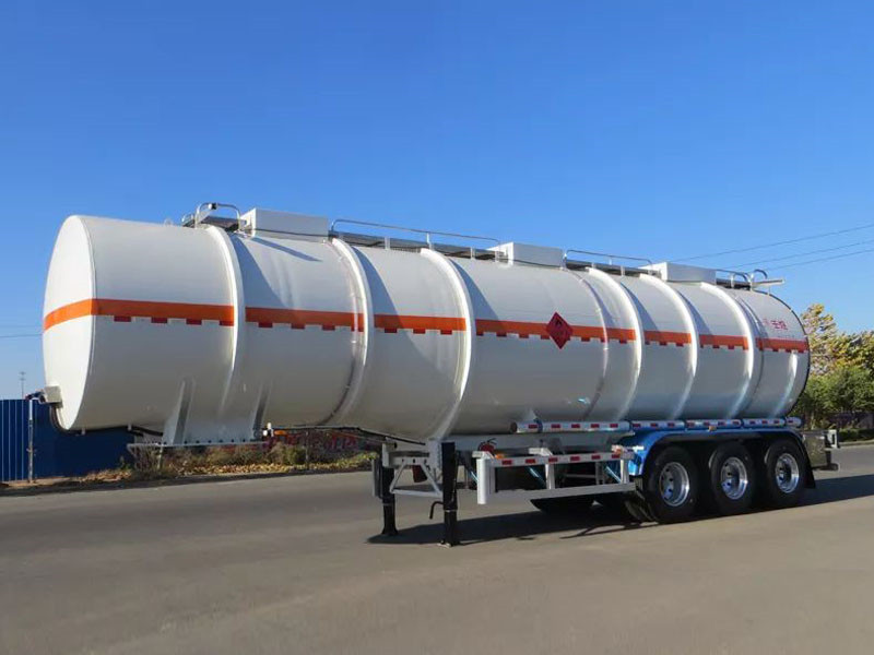 行业自重轻，，，，，，，，性价比高，，，，，，，，今年各人都喜欢这款不锈钢罐车！