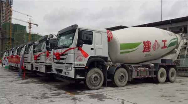 中集jdb电子游戏20台新款混凝土搅拌车交车仪式