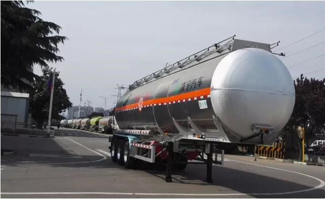 又轻又适用，，，，，，，这是我见过“扎实”的铝合金罐车了！